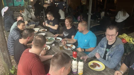 groepsfoto eten 2.jpg