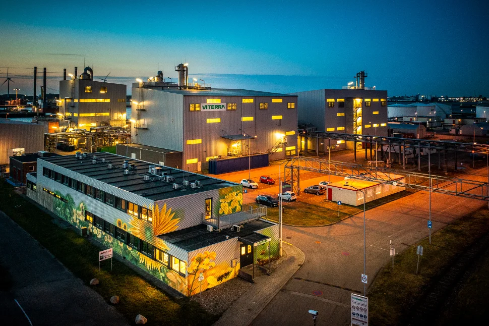 viterra-botlek-office-at-nighttime.jpg